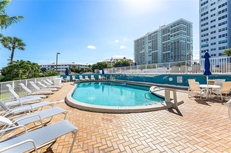Image 54 of 65 For 1900 Ocean Dr  812