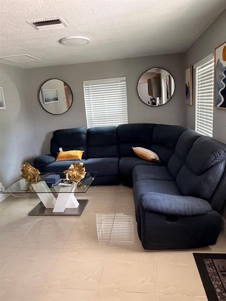 Image 3 of 6 For 1558 5th Ave  4