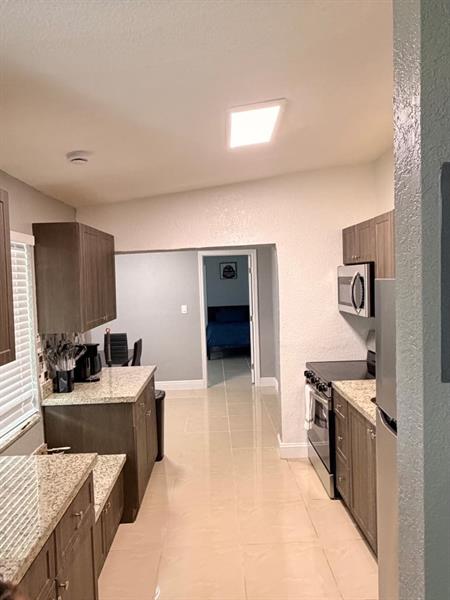 Image 4 of 6 For 1558 5th Ave  4