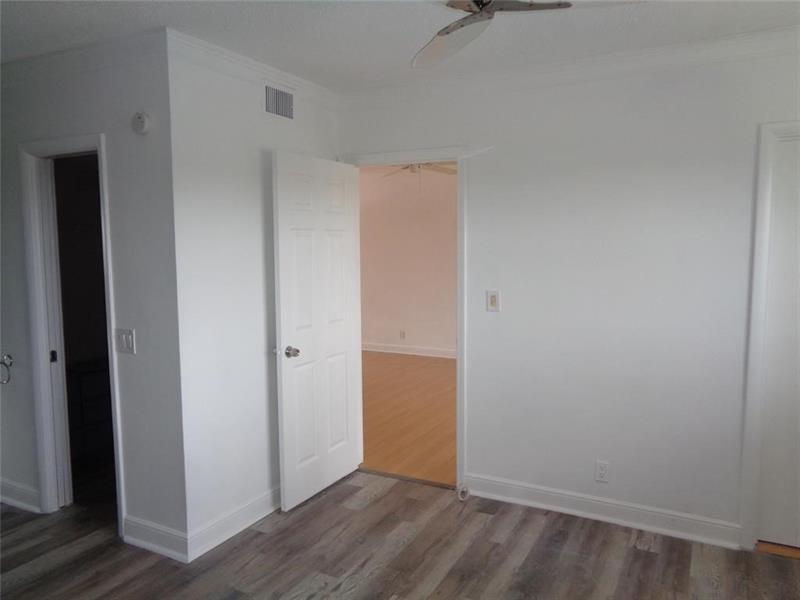 Image 12 of 18 For 4200 Crystal Lake Dr  313