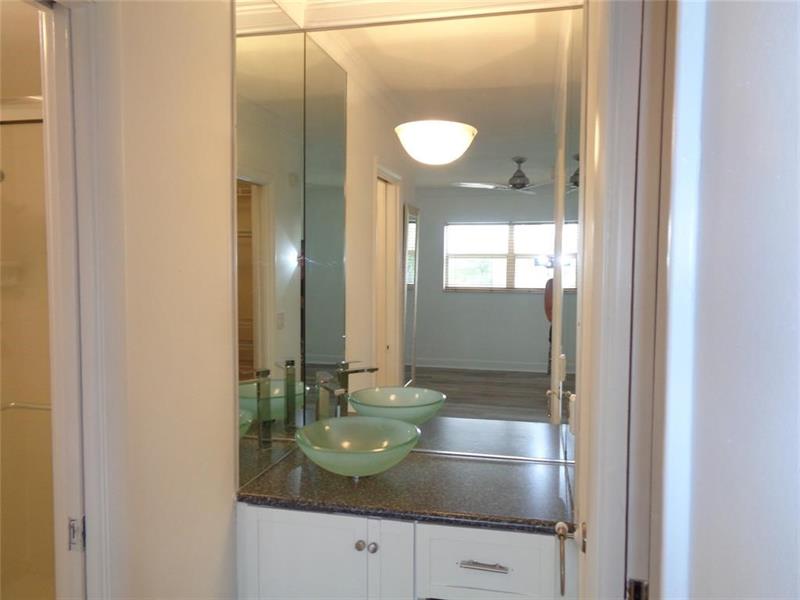 Image 14 of 18 For 4200 Crystal Lake Dr  313