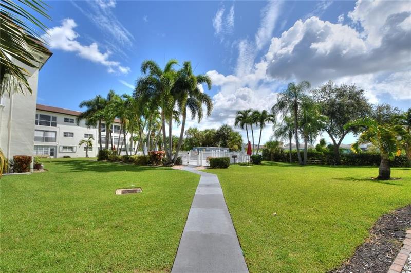 Image 16 of 18 For 4200 Crystal Lake Dr  313