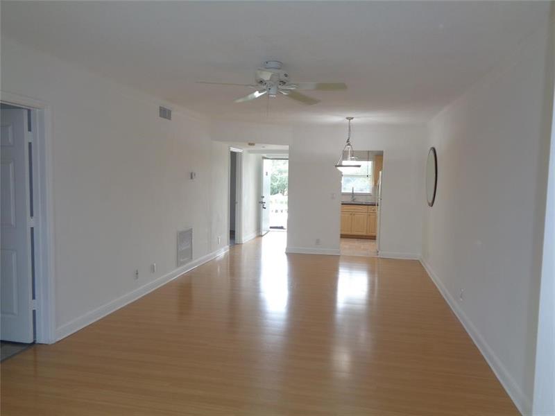 Image 5 of 18 For 4200 Crystal Lake Dr  313