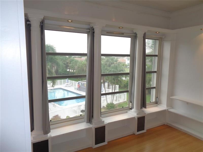 Image 6 of 18 For 4200 Crystal Lake Dr  313