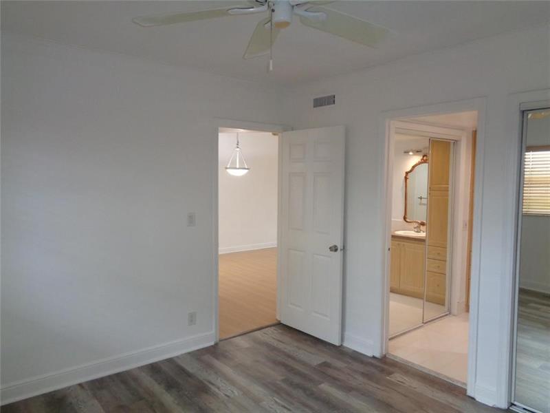 Image 7 of 18 For 4200 Crystal Lake Dr  313