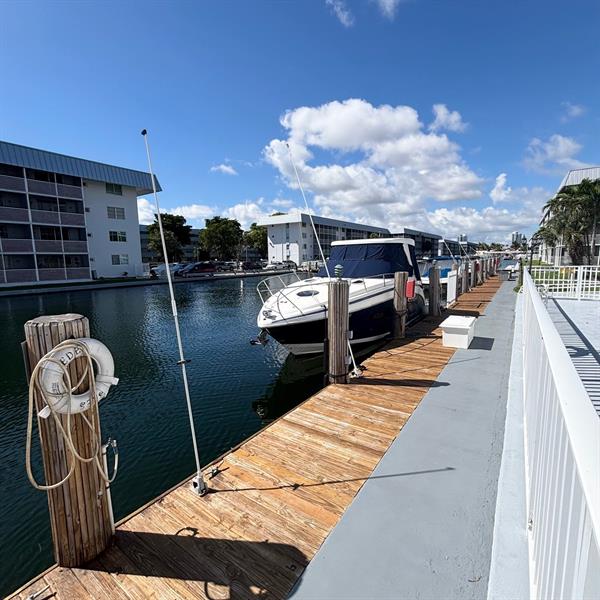 Image 21 of 22 For 3750 170th St  107