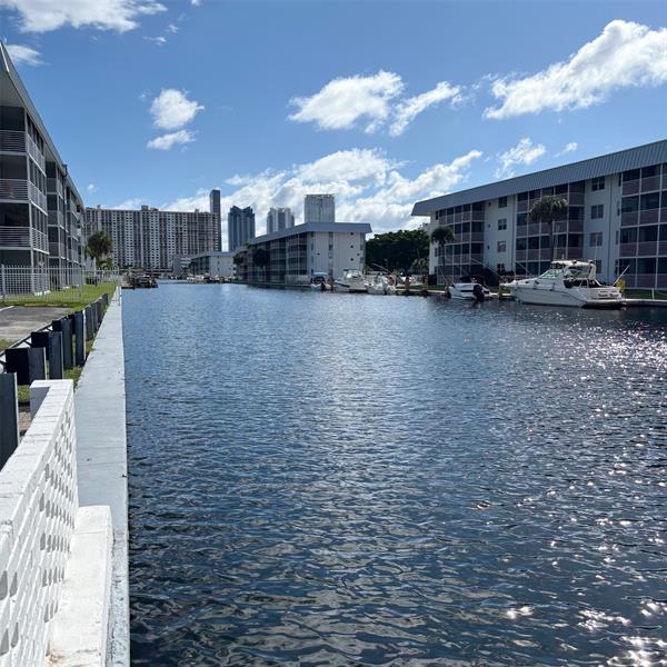 Image 4 of 22 For 3750 170th St  107