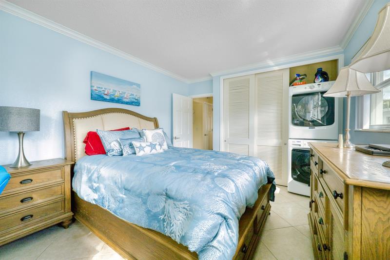 Image 10 of 16 For 625 Orton Avenue  16