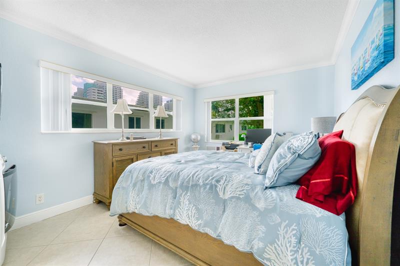 Image 9 of 16 For 625 Orton Avenue  16