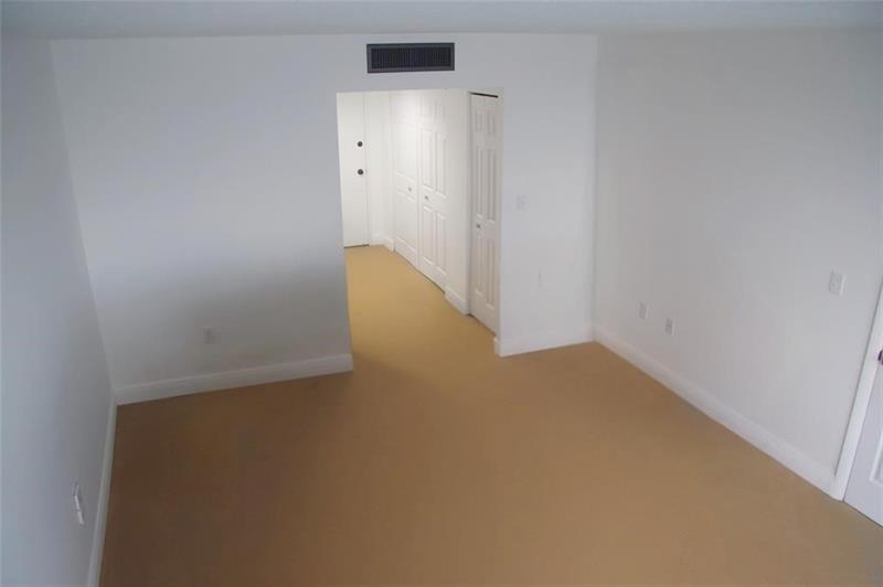 Image 9 of 13 For 11111 Biscayne Blvd  1901