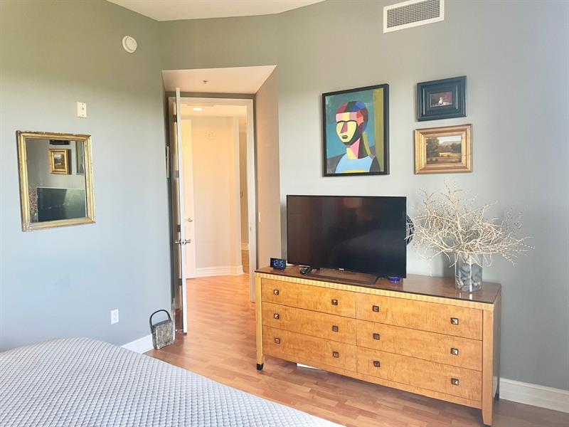 Image 15 of 60 For 2609 14th Ave  402