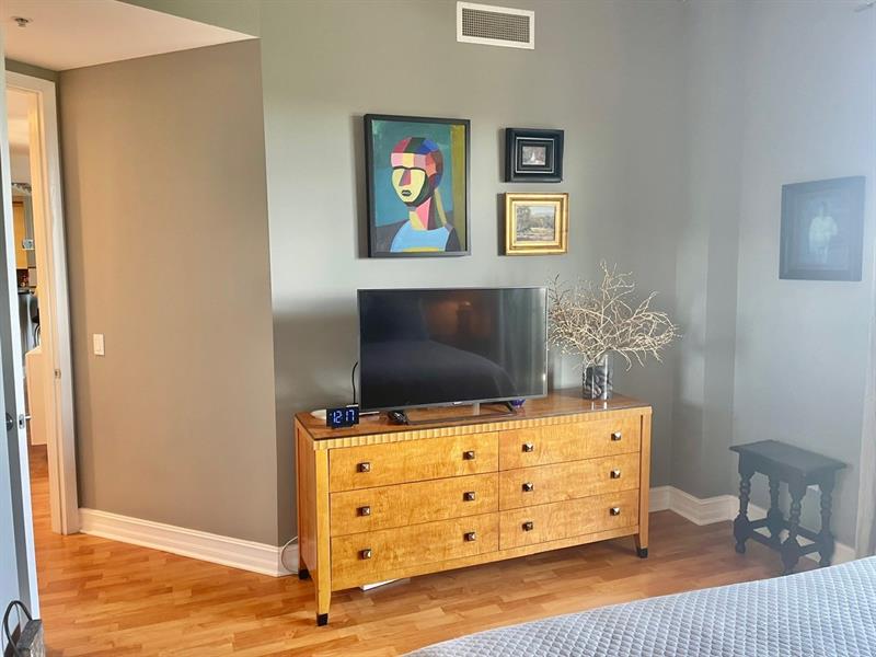 Image 17 of 60 For 2609 14th Ave  402