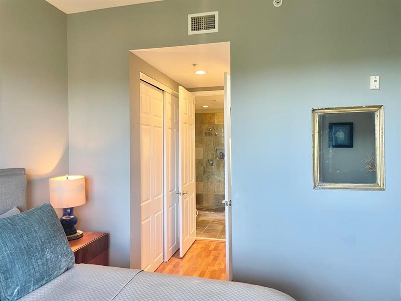 Image 18 of 60 For 2609 14th Ave  402