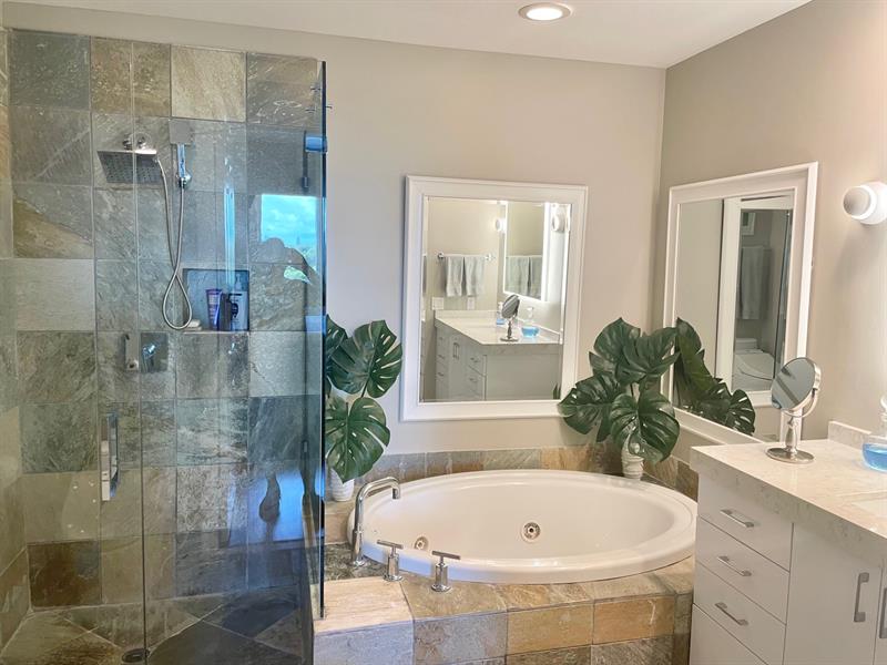 Image 21 of 60 For 2609 14th Ave  402