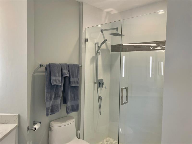 Image 32 of 60 For 2609 14th Ave  402