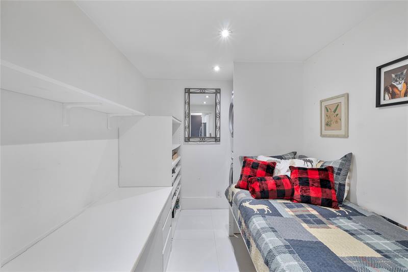 Image 18 of 25 For 119 19th Ct  114g