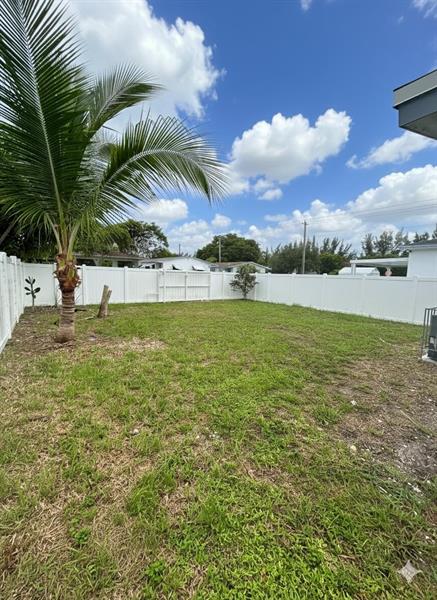 Image 3 of 8 For 749 5th Ct  