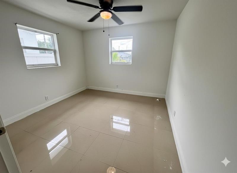 Image 5 of 8 For 749 5th Ct  