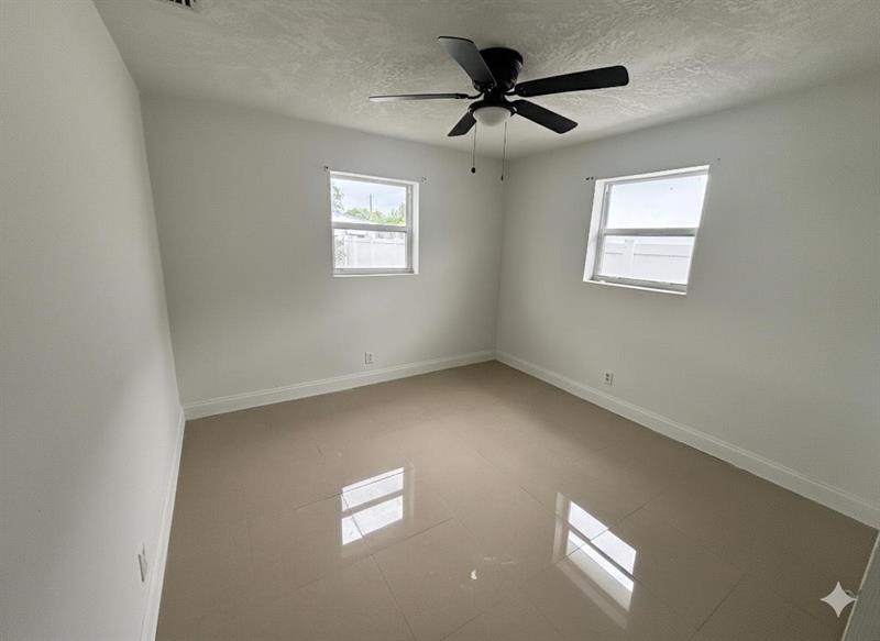 Image 7 of 8 For 749 5th Ct  