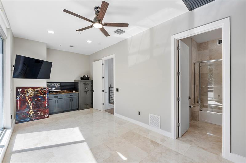 Image 34 of 51 For 3270 15th St