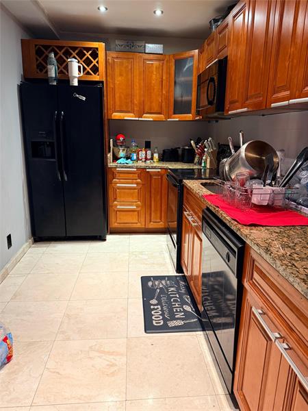 Image 11 of 12 For 505 Spencer Dr  210