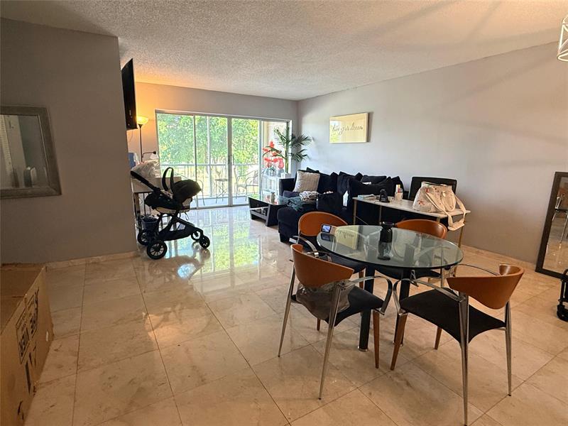 Image 6 of 12 For 505 Spencer Dr  210