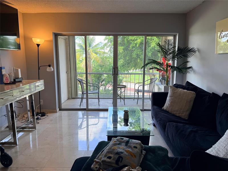 Image 7 of 12 For 505 Spencer Dr  210