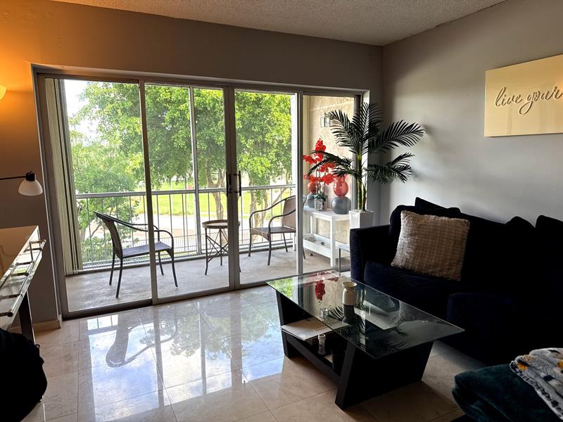 Image 8 of 12 For 505 Spencer Dr  210