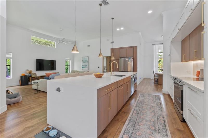 Image 10 of 39 For 4911 96th Dr