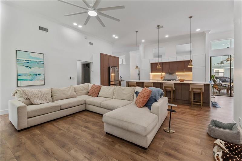 Image 15 of 39 For 4911 96th Dr