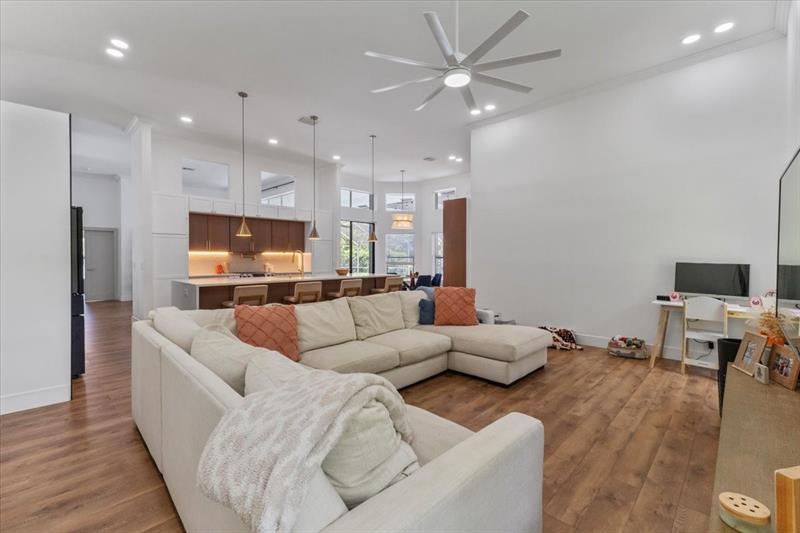 Image 16 of 39 For 4911 96th Dr