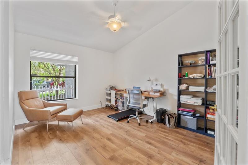 Image 17 of 39 For 4911 96th Dr