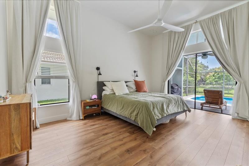 Image 18 of 39 For 4911 96th Dr