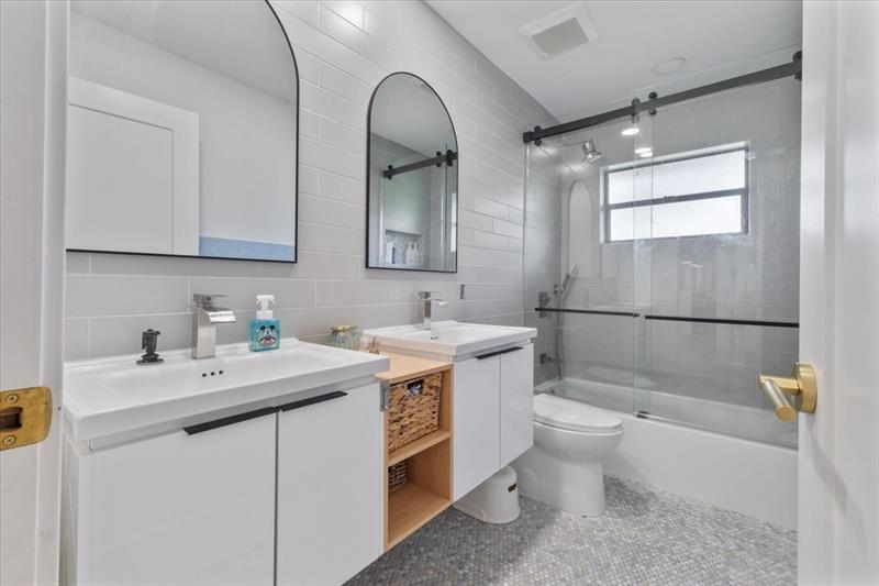 Image 25 of 39 For 4911 96th Dr