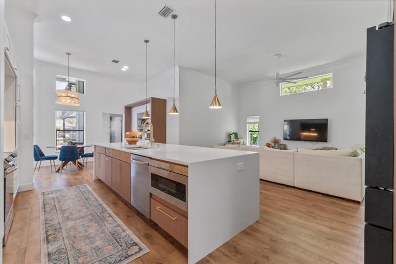 Image 9 of 39 For 4911 96th Dr