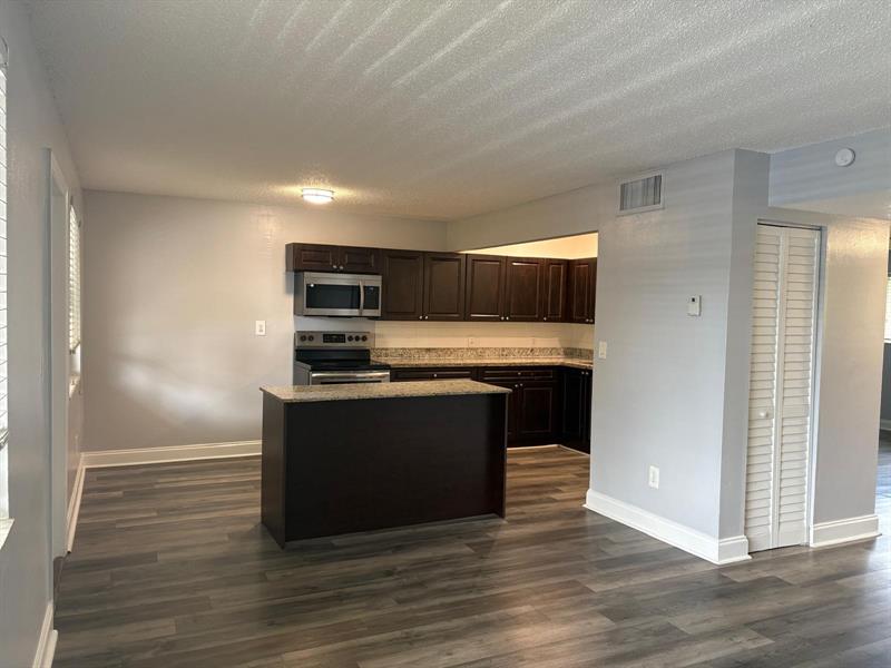 Image 5 of 8 For 5801 17th Pl  12