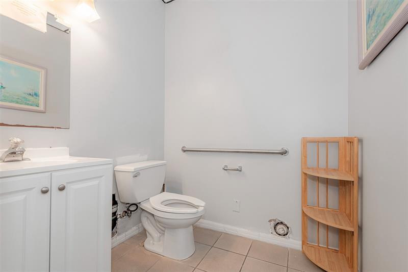 Image 23 of 45 For 3650 Coral Ridge Dr  102