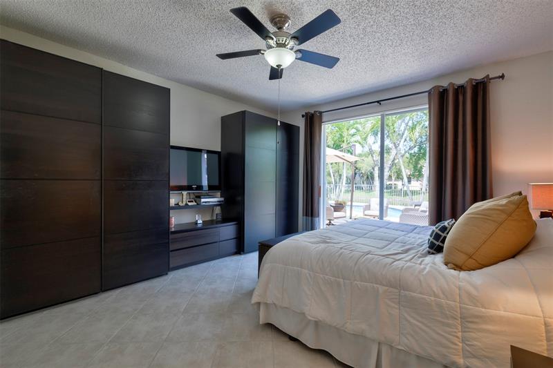 Image 18 of 52 For 11433 49th Drive