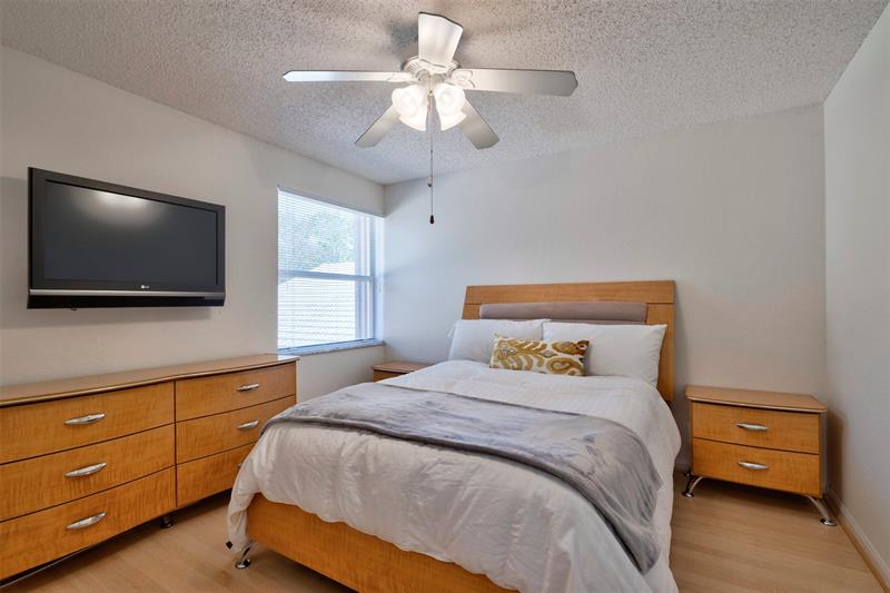 Image 24 of 52 For 11433 49th Drive