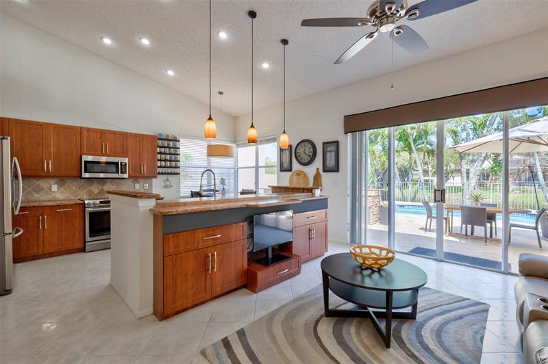 Image 9 of 52 For 11433 49th Drive