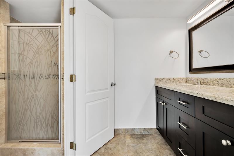 Image 11 of 21 For 720 Bayshore Dr  304