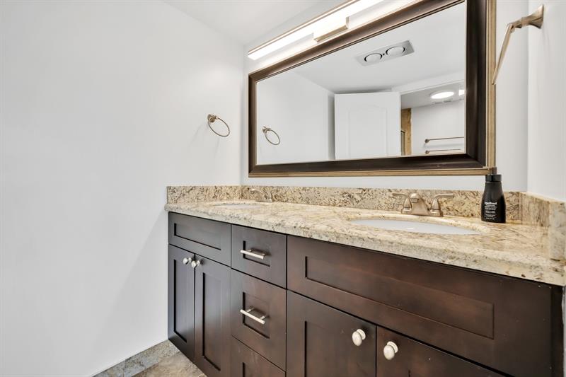 Image 13 of 21 For 720 Bayshore Dr  304