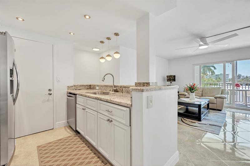 Image 4 of 21 For 720 Bayshore Dr  304