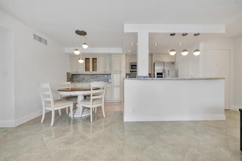 Image 7 of 21 For 720 Bayshore Dr  304