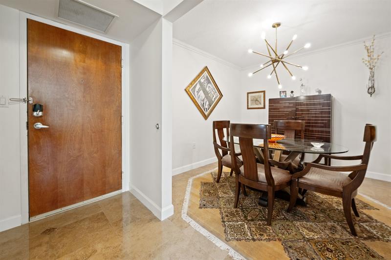 Image 14 of 43 For 2011 Ocean Blvd  206