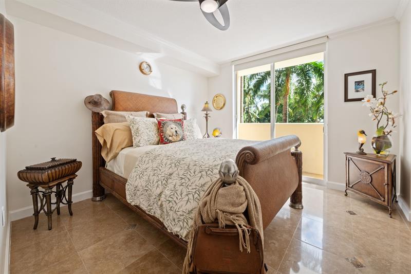 Image 20 of 43 For 2011 Ocean Blvd  206