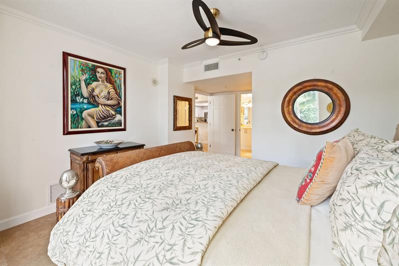 Image 21 of 43 For 2011 Ocean Blvd  206