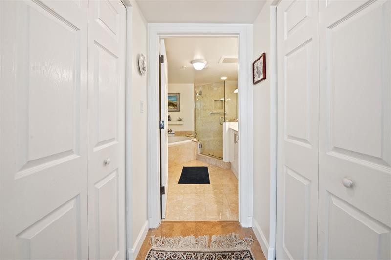 Image 23 of 43 For 2011 Ocean Blvd  206