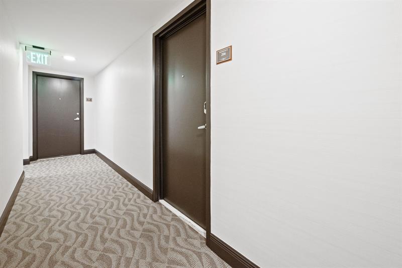 Image 26 of 43 For 2011 Ocean Blvd  206