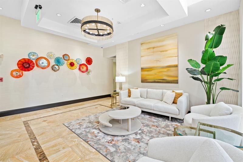 Image 27 of 43 For 2011 Ocean Blvd  206